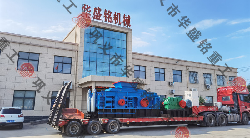 全液壓對輥破碎機發(fā)貨現(xiàn)場