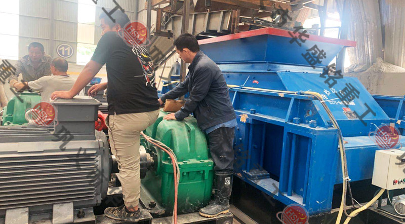 玄武巖制砂機(jī)安裝現(xiàn)場(chǎng)